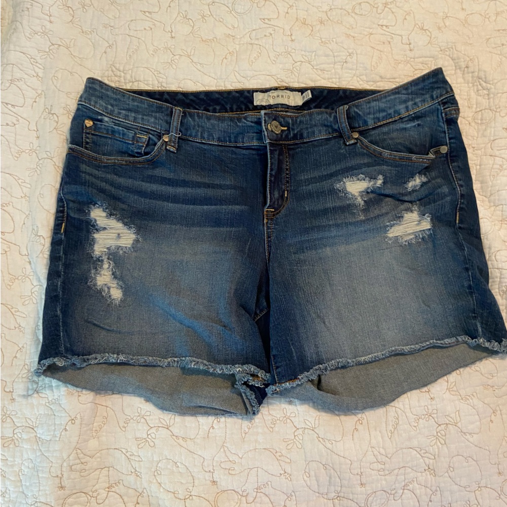 Torrid Distressed Jean Shorts Sz 18